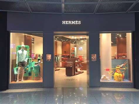 hermes frankfurt airport stores.